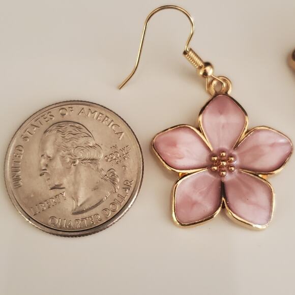 Pink Petal Flower Dangle Earrings Gold Tone Pink Pearly Enamel Romantic Plumeria - Picture 4 of 6